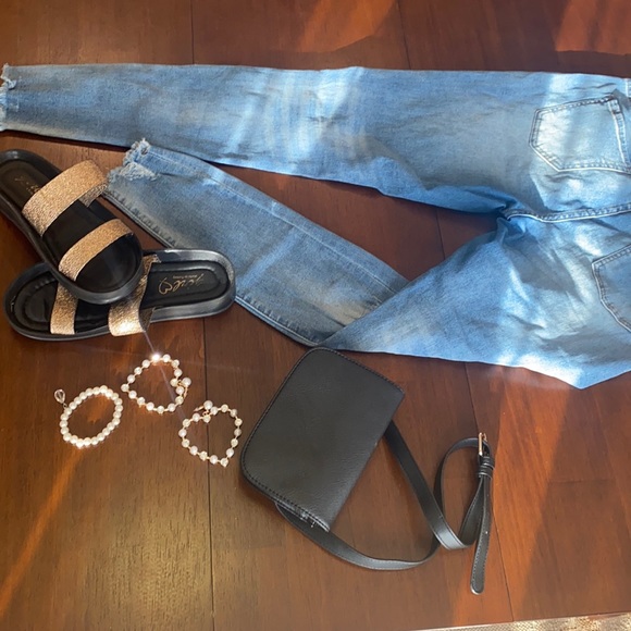 Stylish Revamped ripped jeans with net patchwork💜 - Picture 9 of 16